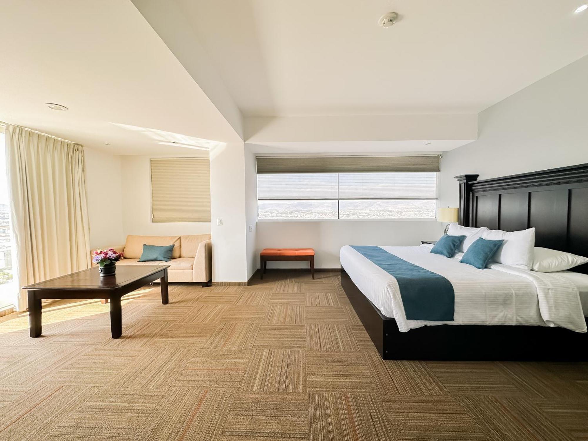 Hotel Stadium León Exteriör bild Suite at the hotel